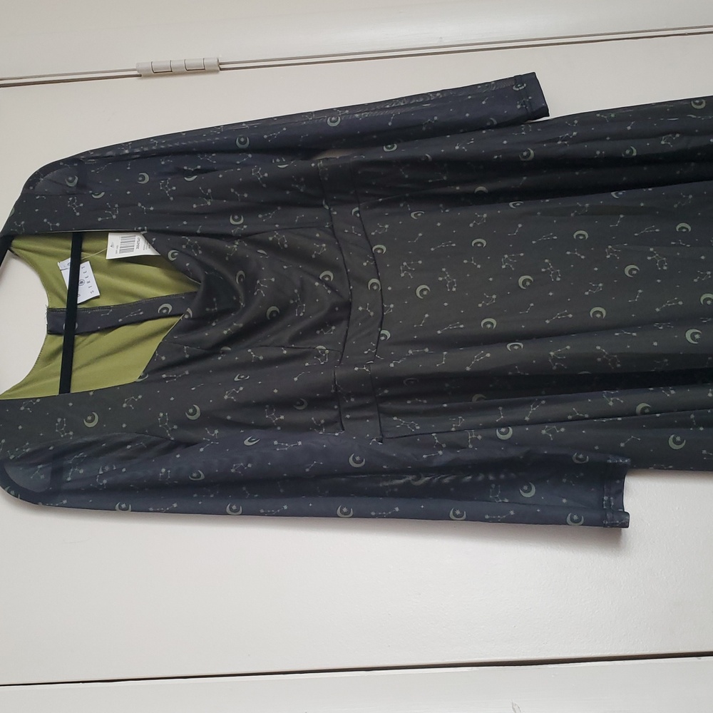 Daisy's Street Gold Constellation Chain Belt Long-sleeve Dress (Plus size) - Picture 6 of 16